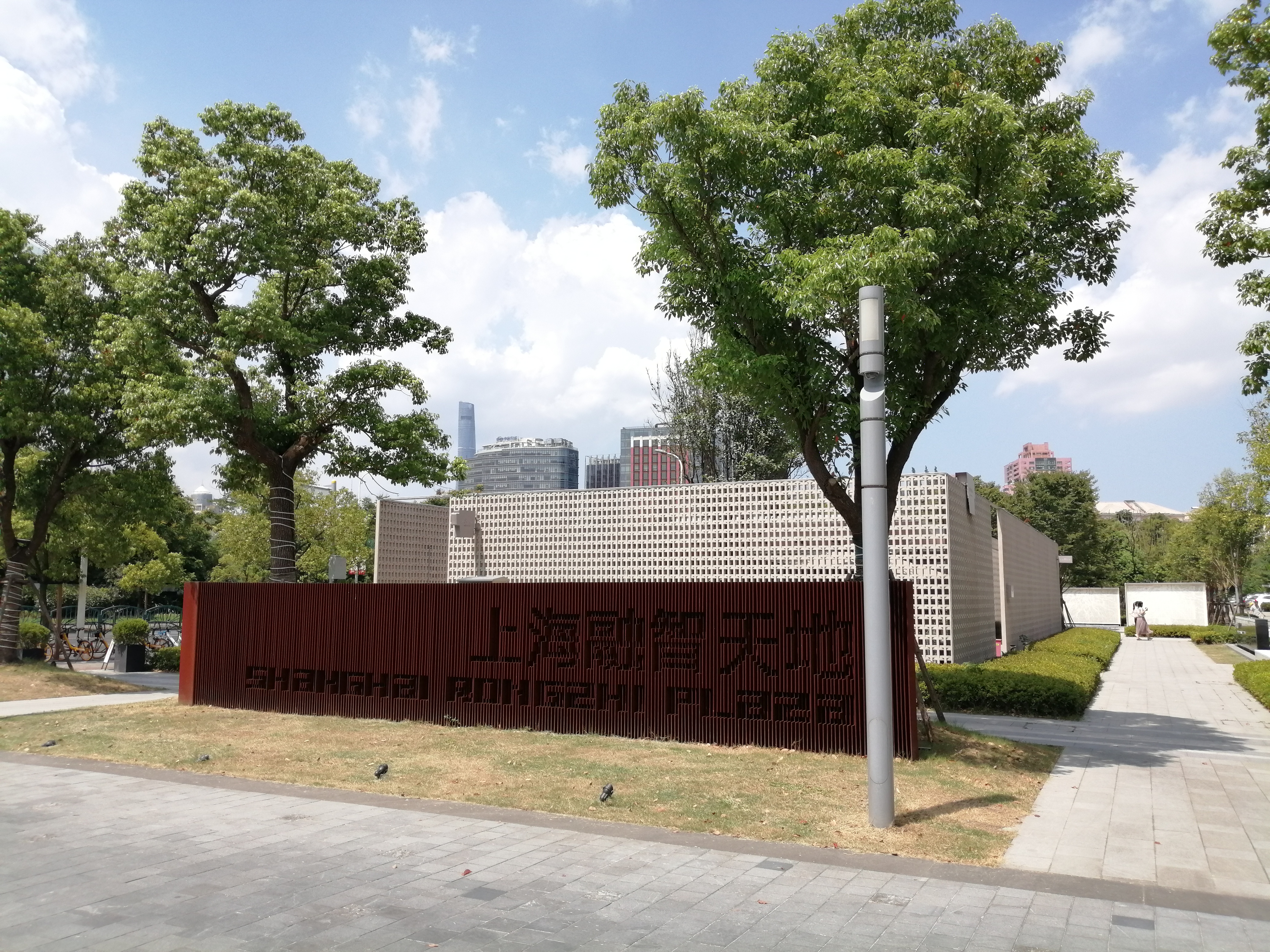 上海申威達(dá)項目咖啡廳UHPC幕墻圍墻