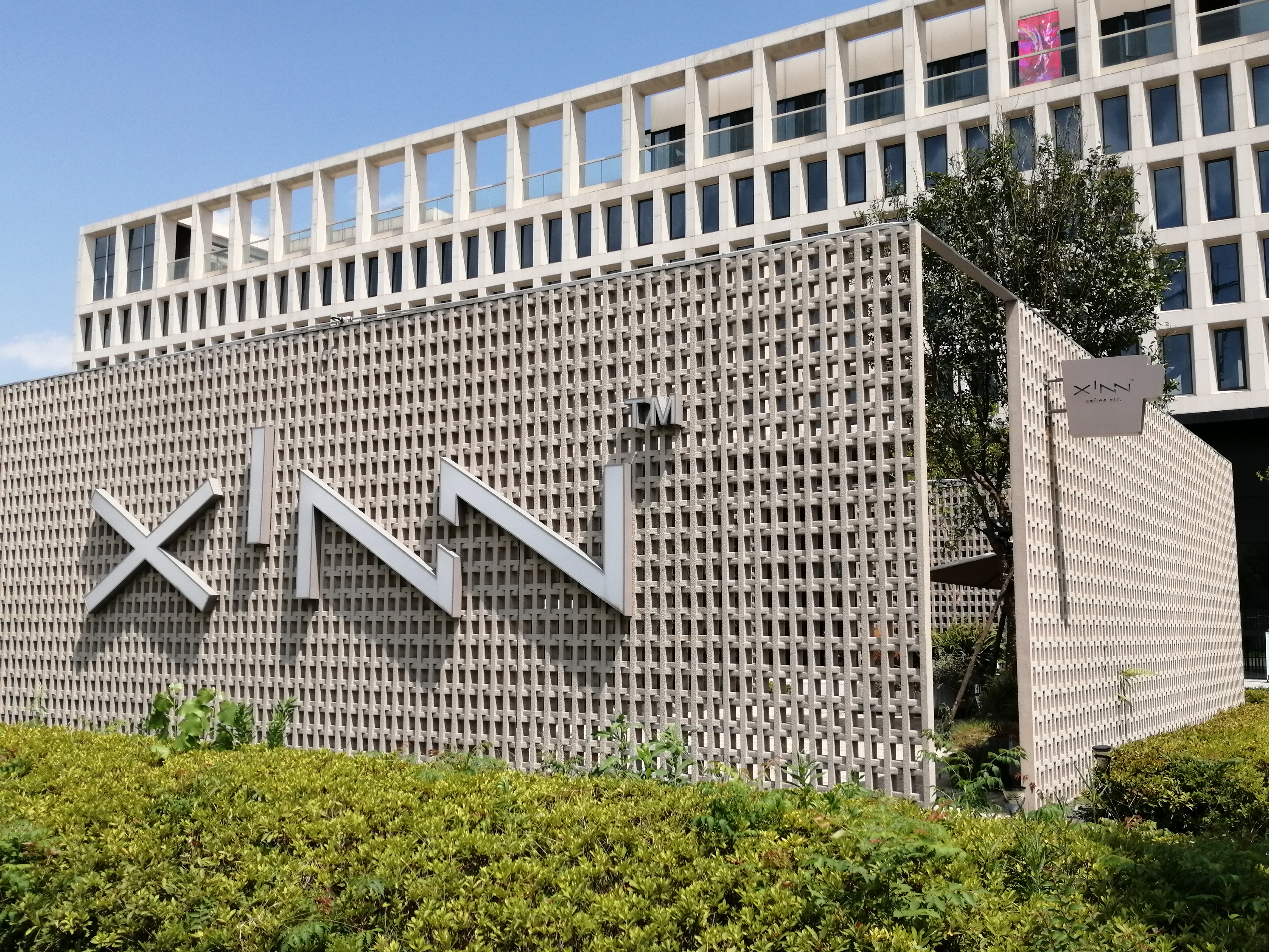 上海申威達(dá)項目咖啡廳UHPC幕墻圍墻